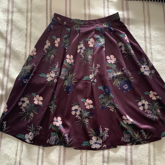Icรดne (Simons) eggplant floral skirt size S (4-6) - Picture 1 of 6
